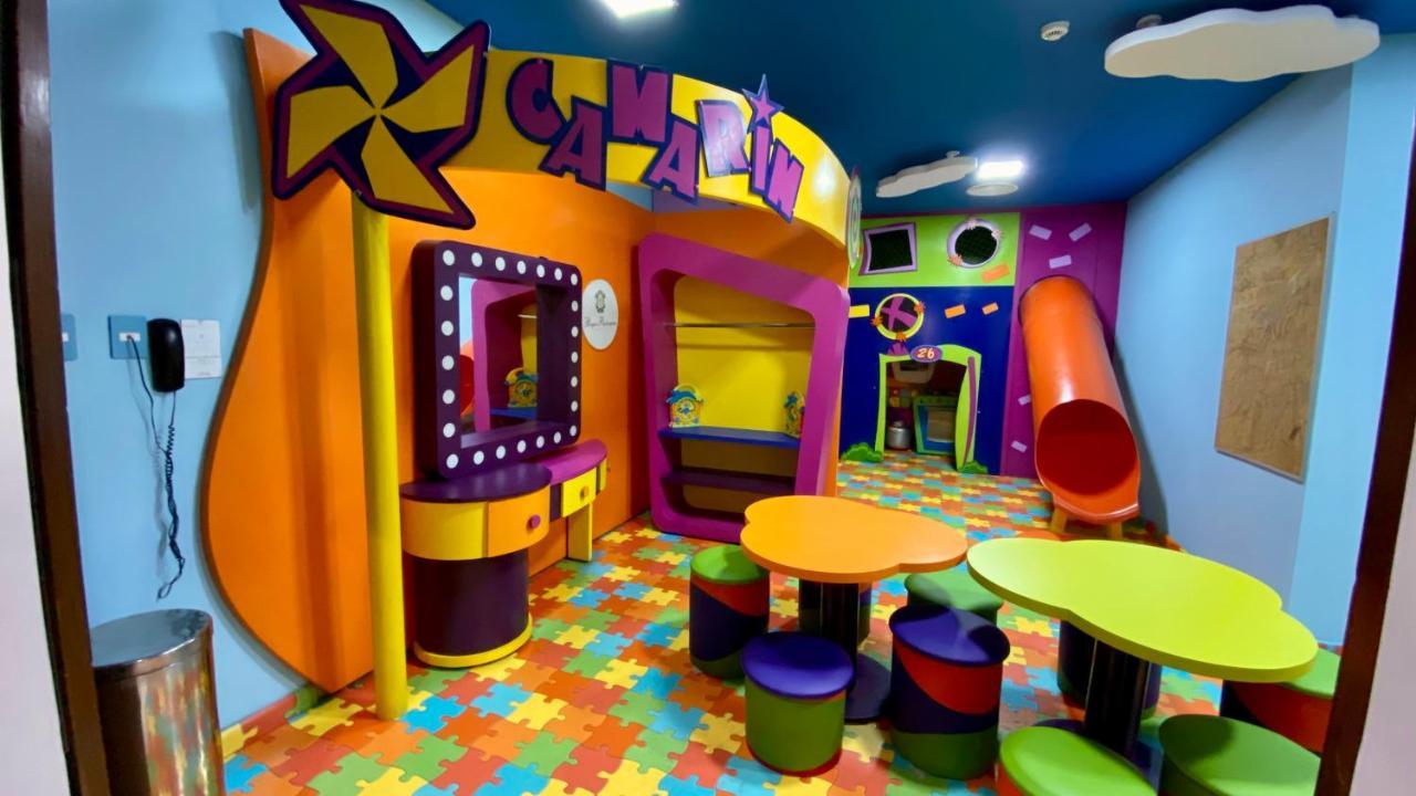 Parque Balneario Hotel Santos By Castelo Itaipava 외부 사진 The interior of a Chuck E. Cheese's