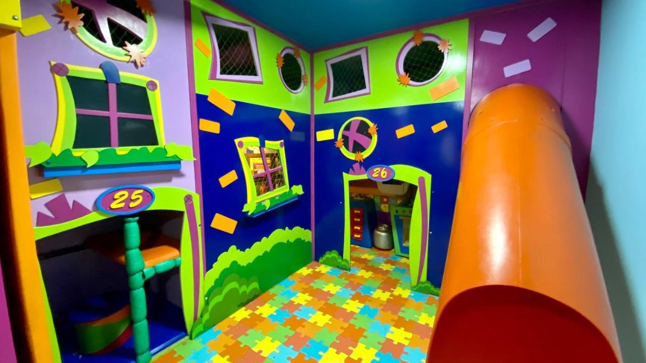 Parque Balneario Hotel Santos By Castelo Itaipava 외부 사진 The interior of the 2000s Playland
