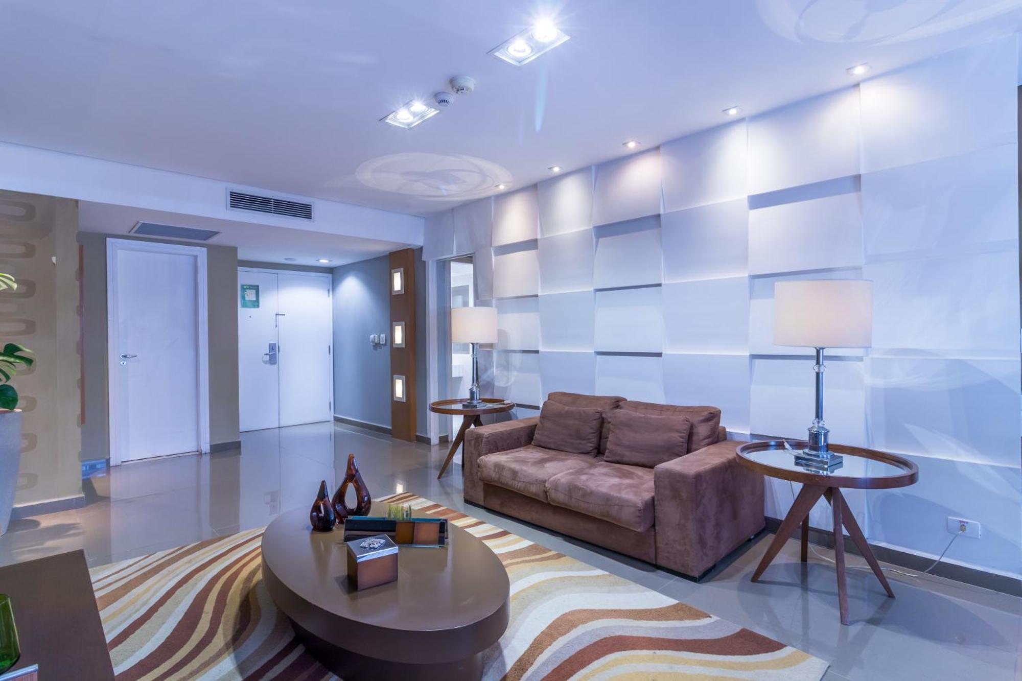 Parque Balneario Hotel Santos By Castelo Itaipava 외부 사진 A living room with indirect lighting