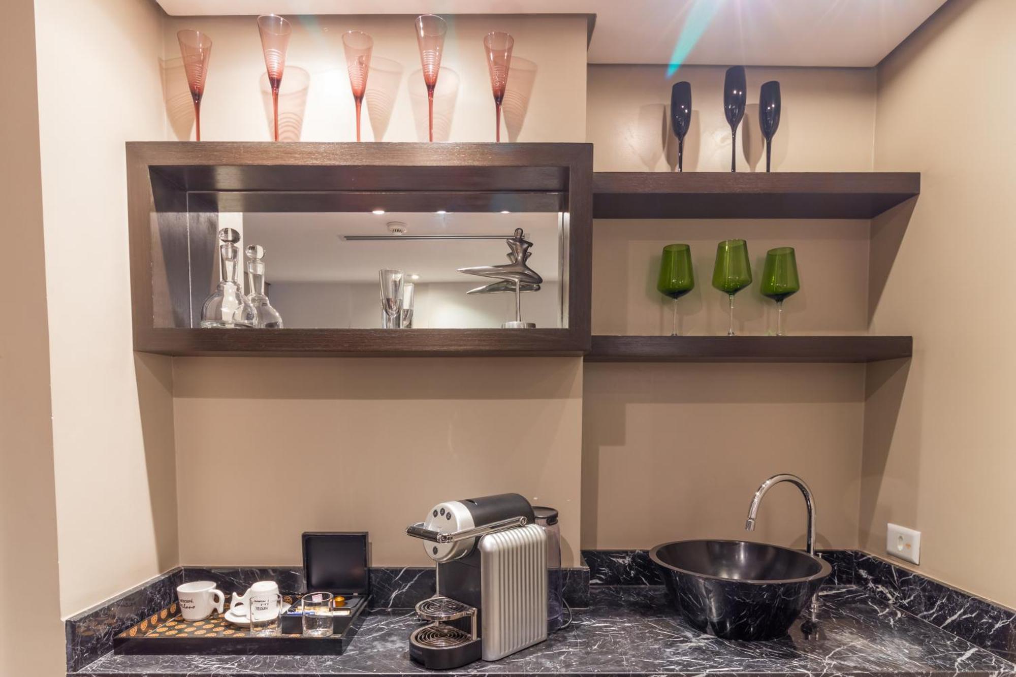 Parque Balneario Hotel Santos By Castelo Itaipava 객실 사진 A Nespresso machine in a hotel