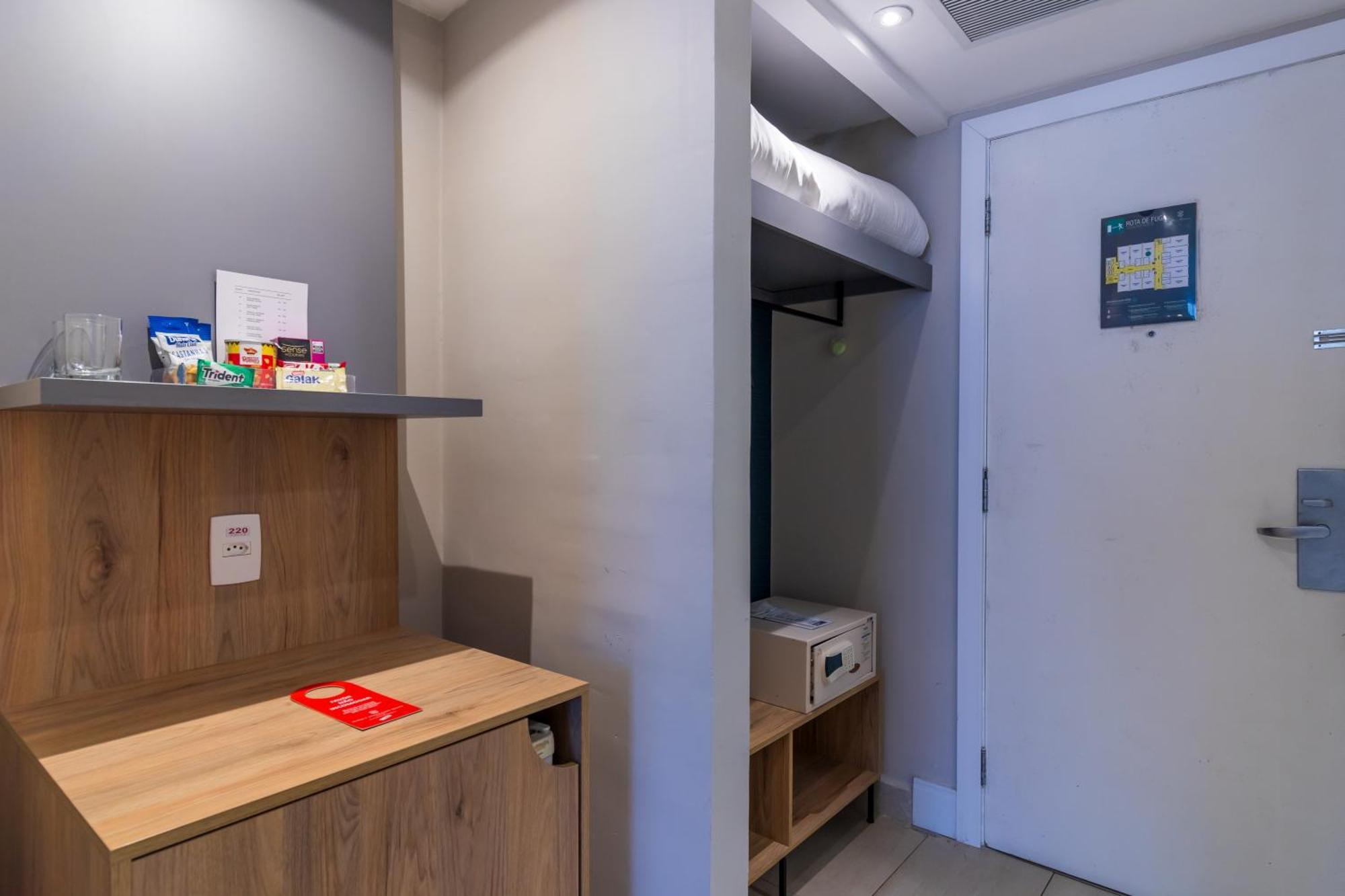 Parque Balneario Hotel Santos By Castelo Itaipava 객실 사진 A typical bedroom in the residence halls