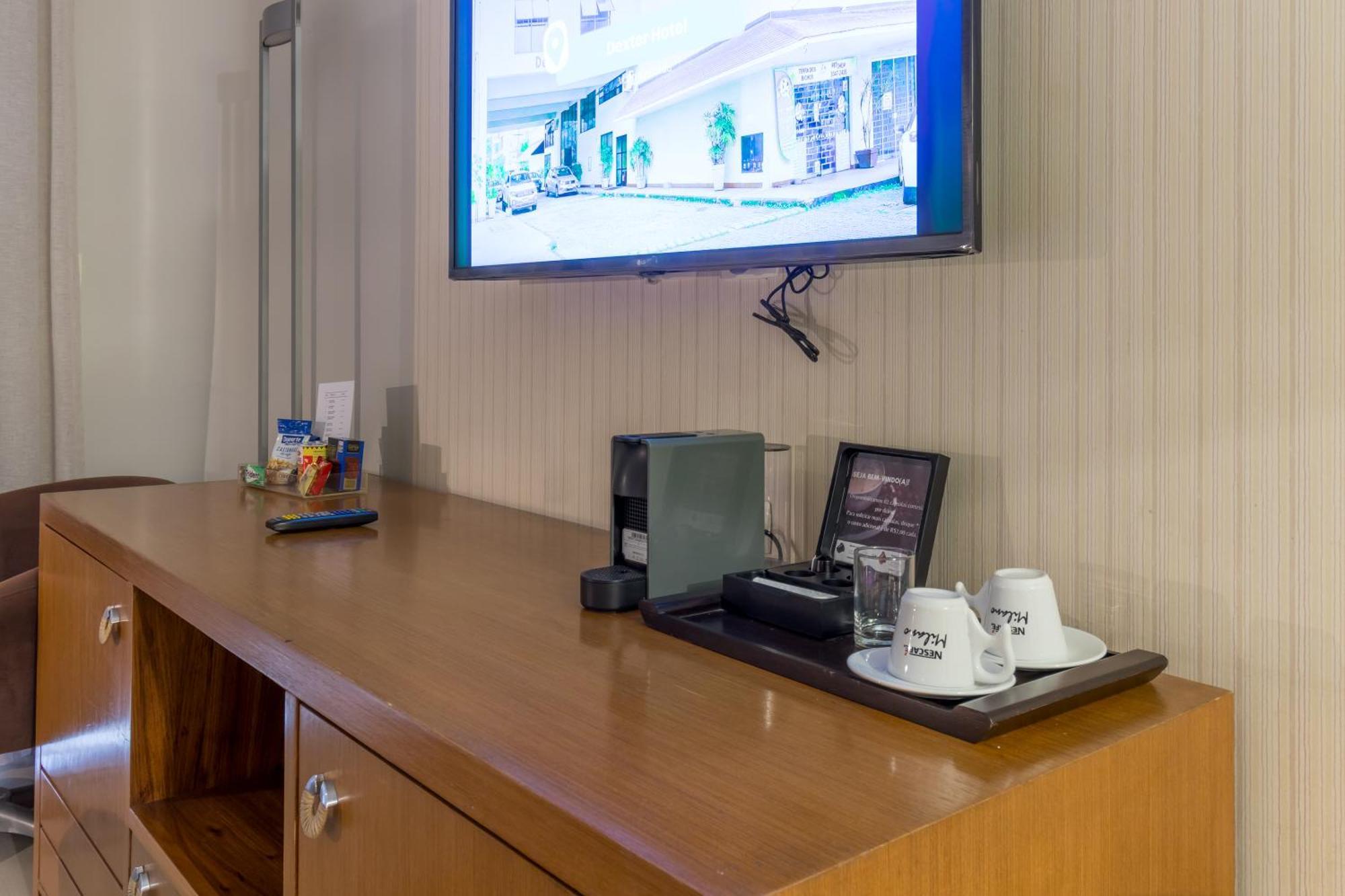 Parque Balneario Hotel Santos By Castelo Itaipava 객실 사진 A Nespresso machine in a hotel room